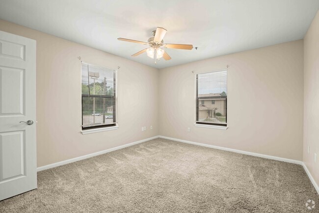 1BR, 1BA - 700SF