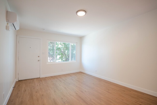 Building Photo - 825 W 167th St Unit 7