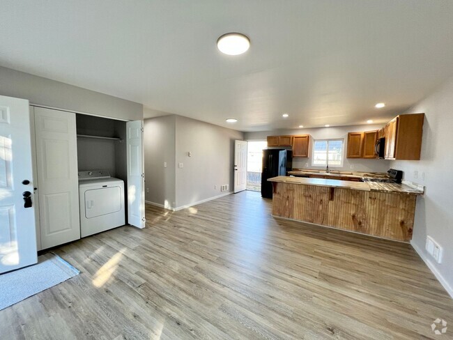 Building Photo - 810 E White Birch Ave Unit 2 Rental