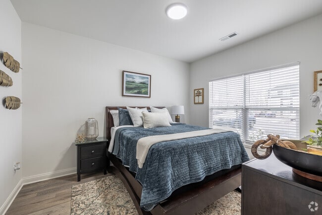 2BR, 2BA - 1,016SF - First Bedroom - Gated Villa Apartments at Kearney