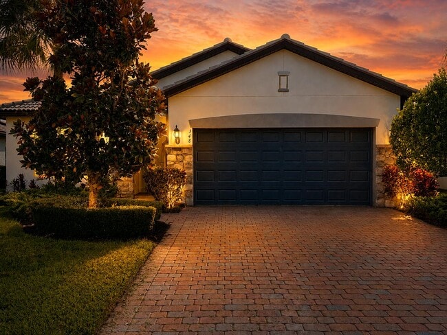 Photo - 348 SE Courances Dr