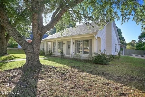 Photo - 631 Live Oak Dr