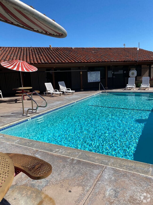 Building Photo - Spacious 3-Bedroom Home in a Perfect Locat...