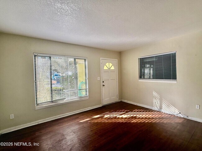Photo - 7118 Pellias Rd