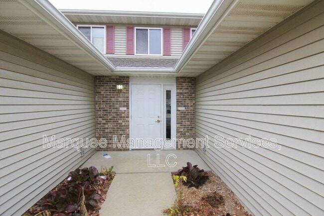 Photo - 113 W Windsor Ave