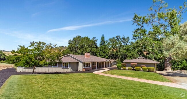 Building Photo - Welcome to Refined Country Living in Los G... Rental