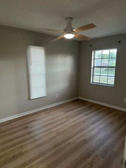 Photo - 965 SE Caravan Ave