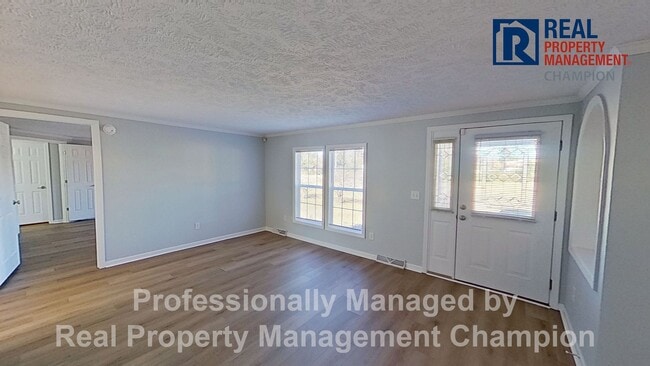 Photo - Spacious 3 BD/2.5 BA Home w/New Flooring and Fresh Paint