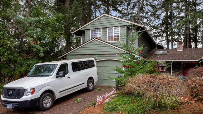 Building Photo - 15270 SW Springdale Ct Unit 200