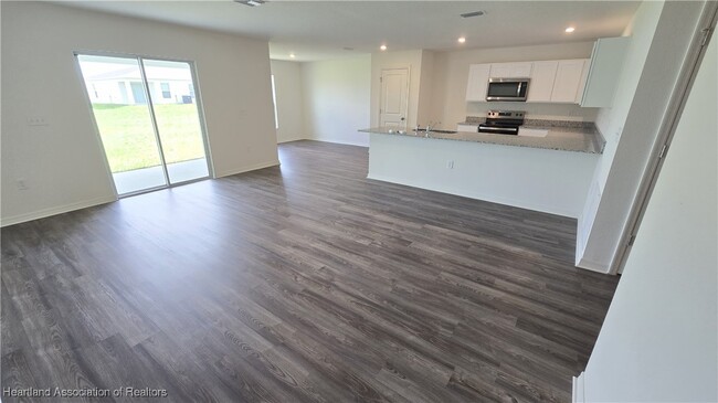 Photo - 1848 Grand Ridge St