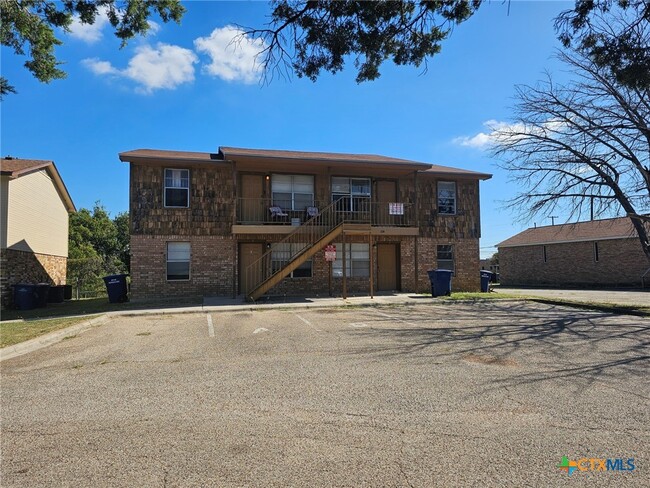 Building Photo - 104 W Anderson Ave Unit A