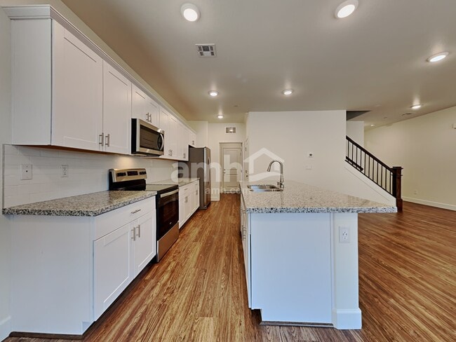 Photo - 72 Cabaletta Ln