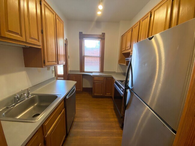 Photo - Neil Ave 1043-1045 NCR Unit 1043