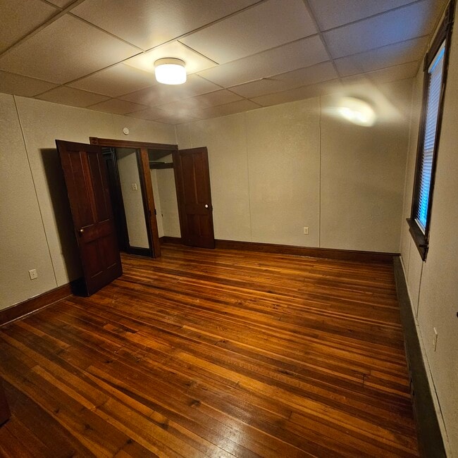 Front Bedroom 2 - 186 E Main St