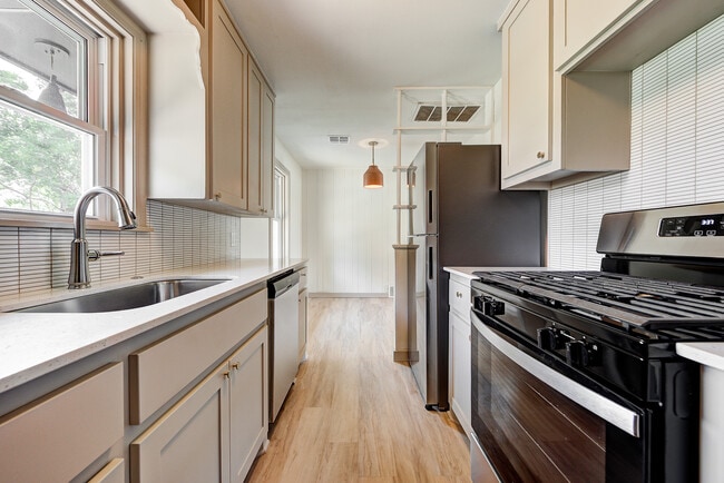 Photo - 1117 E Lindsey St