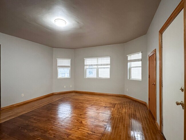 Photo - 618 N Ashland Ave