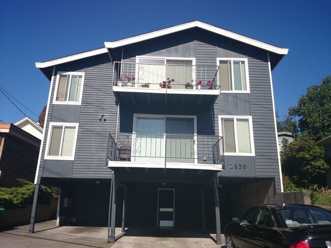 Building Photo - 2839 Thorndyke Ave W Unit 3 Rental