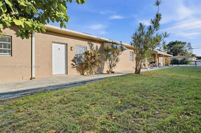 Photo - 2445 SW 18th St Unit 3