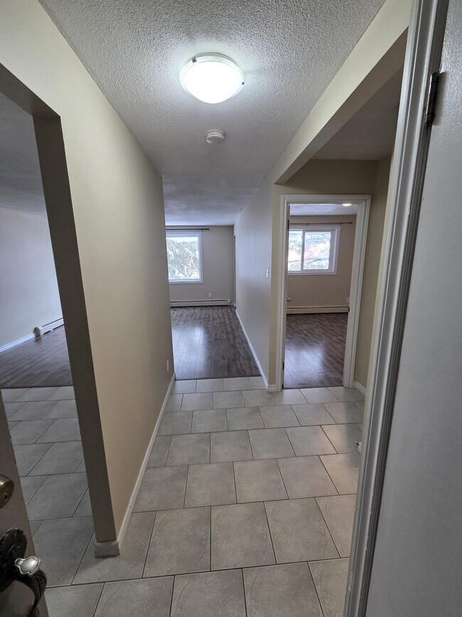 Building Photo - 87 Westwood Dr Unit 305