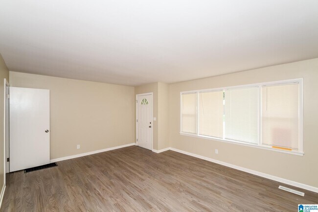 Photo - 2740 5th St NE