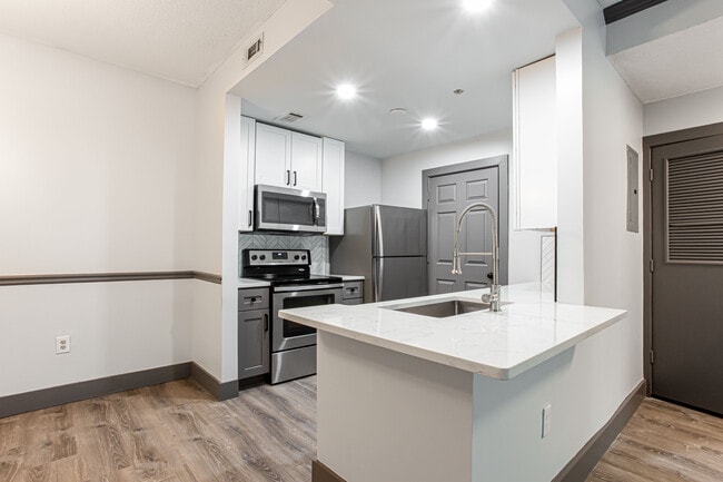 Photo - 1074 Peachtree Walk NE Unidad B115