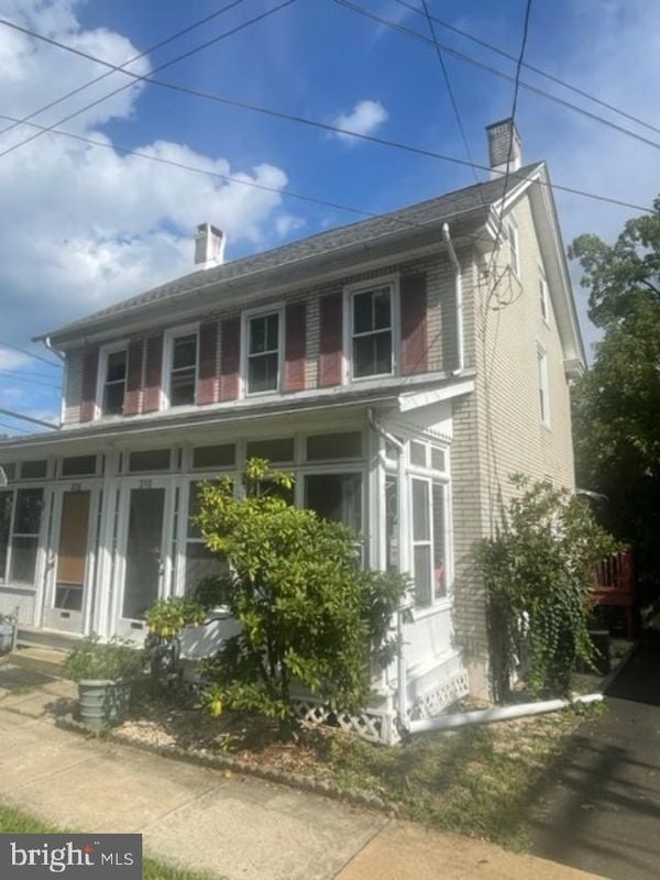 Photo - 230 W Ashland St House