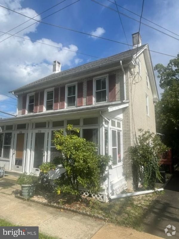 Building Photo - 230 W Ashland St Rental