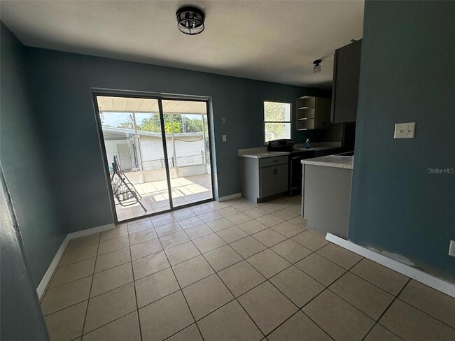 Photo - 800 Phoenix Ave