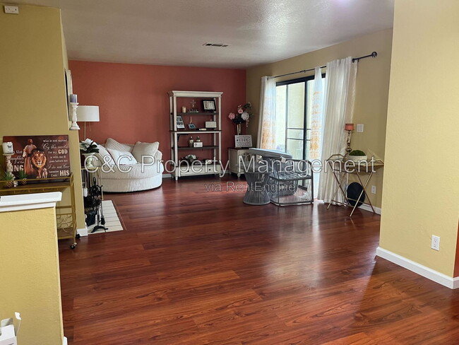 Photo - 1613 W Swain Rd