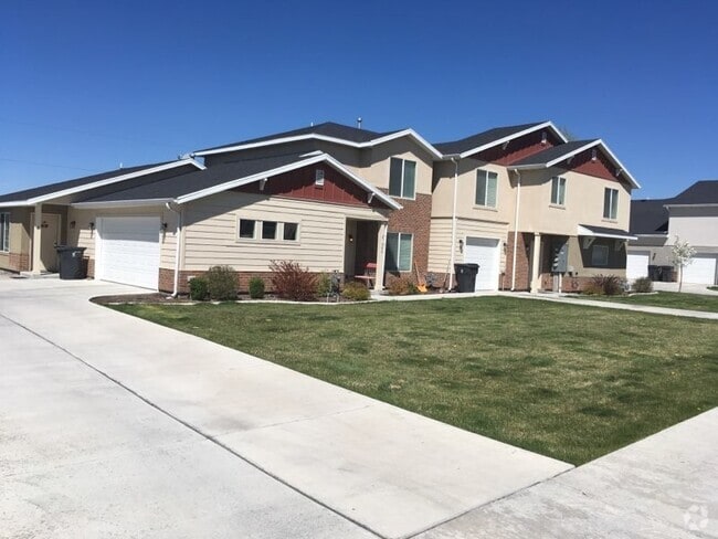 Building Photo - Gorgeous 3-Bed Townhome in Pleasant Grove....