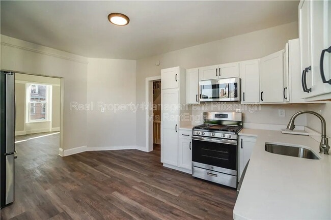 Photo - 2123 Sidney St