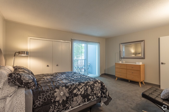 2 Bedroom, 2.5 Bath Townhome 1,200 sq. ft.