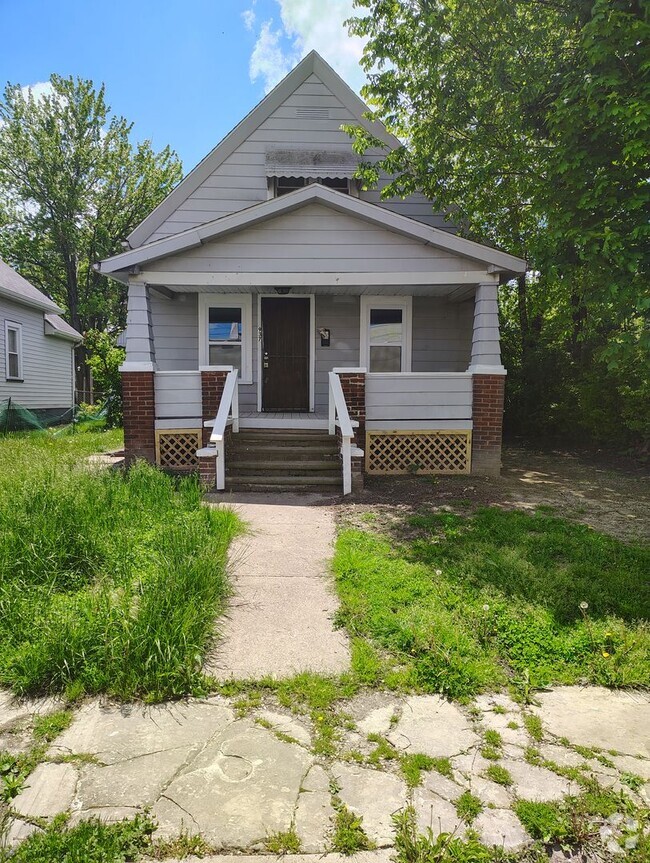 Building Photo - Section 8 Accepted! Spacious 2br home