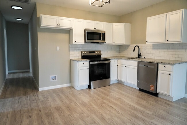 Photo - 1208 Mancil Ave