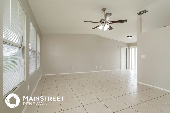 Building Photo - 823 NE 18th St Rental