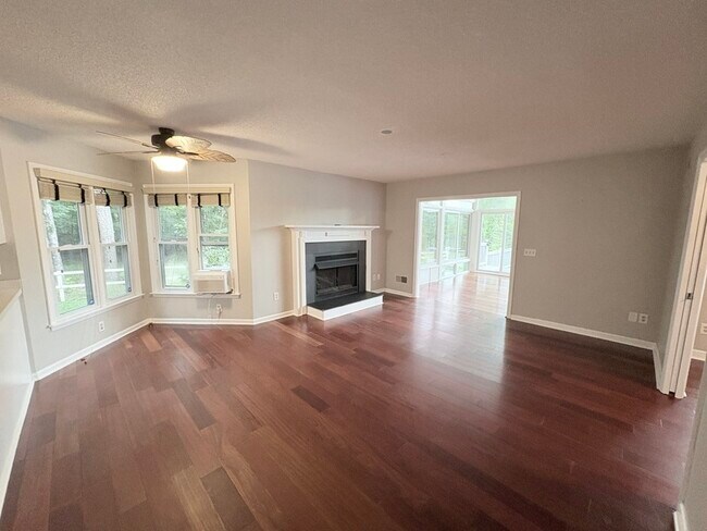 311 Derrick Ln