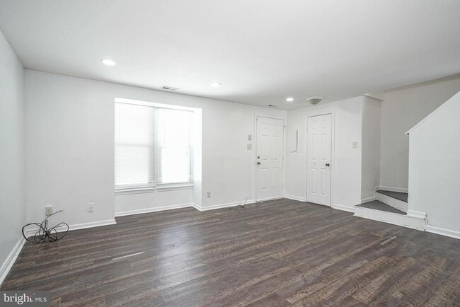 Photo - 69 Vanderbilt Ct