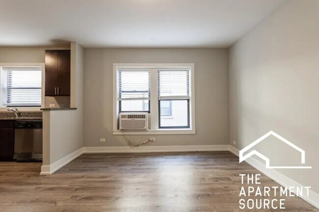 Photo - 707 W Brompton Ave Unit 707 West Brompton Ave
