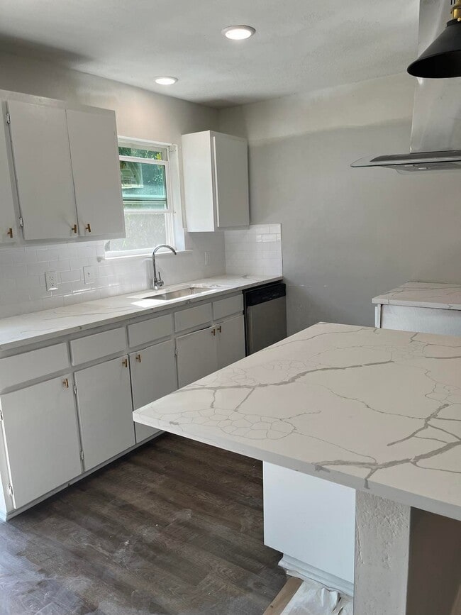 Photo - 703 Mockingbird Ln