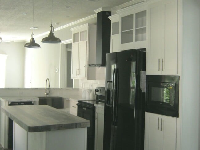 Photo - 374 Windsor Dr