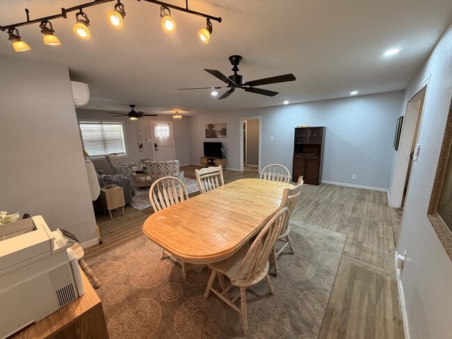 Photo - 603 S Ross Blvd