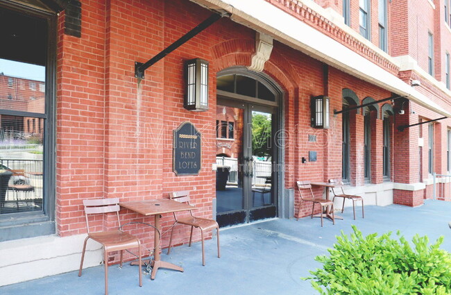 Building Photo - 200 Main St Unit 310