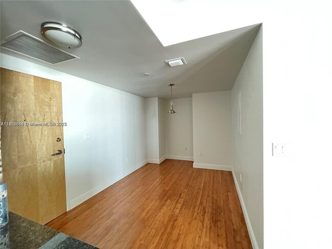 Photo - 350 S Miami Ave Unidad 1905