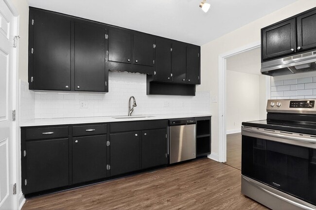 Photo - Charming Two Bedroom Duplex in Commonwealth Park!
