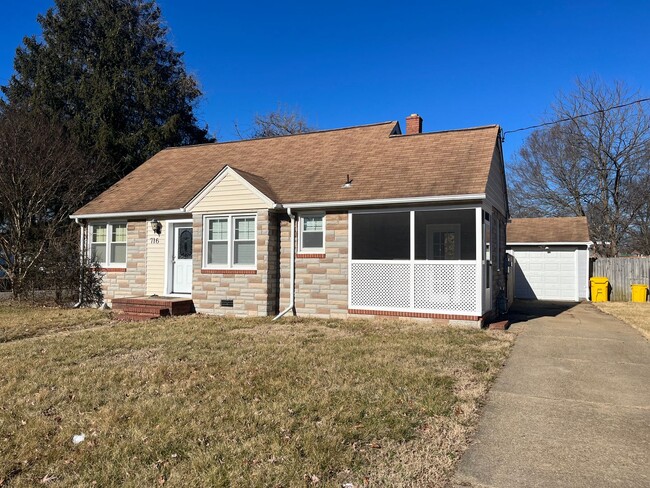 Lovely 3 BR/1 BA Single-Family Home in Eas... - Lovely 3 BR/1 BA Single-Family Home in Eas...