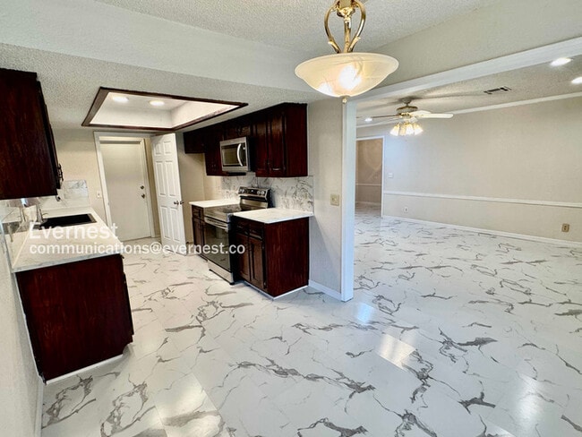 Photo - 213 W Los Angeles St