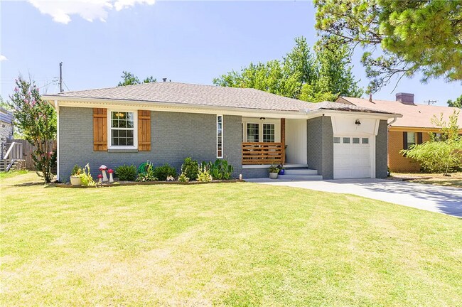 Cute 3 Bed, 2 Bath Conveniently Located in... - Cute 3 Bed, 2 Bath Conveniently Located in... House