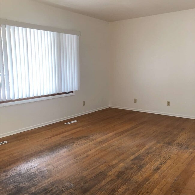 Photo - 1033 Cypress Dr