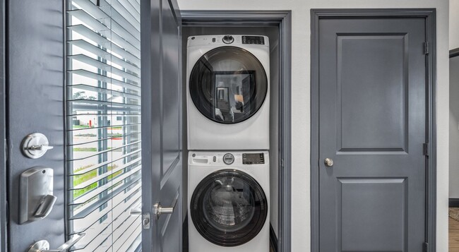 Building Photo - 4250 Woodridge Pkwy Unit 1084