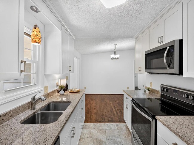8 Wedgewater Ct